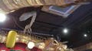 紙で出来た大きな竜