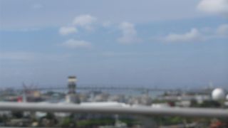 旧橋と比べて道幅も広い