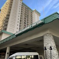 ホテル外観。大通りから1本入ってすぐあるため、立地は良いです