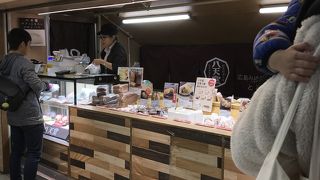 とろけるクリームと薄皮のパン