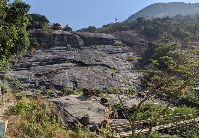 ジンチャイッ滝