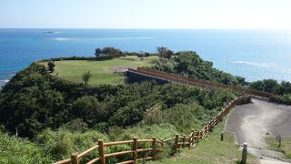 太平洋が一望できる絶景ポイント。斎場御嶽のそば。