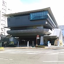 高知城の東側にあります