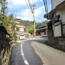 明礬温泉街を上がって行きます～