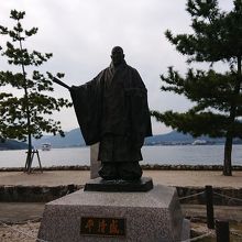 厳島神社を崇拝しました By たかちゃんティムちゃんはるおちゃん ついでにおまけのまゆみはん さん 平清盛像 のクチコミ フォートラベル 宮島 厳島神社 厳島神社を崇拝しました By たかちゃんティムちゃんはるおちゃん ついでにおまけのまゆみはん さん 平清盛像 のクチコミ フォートラベル 宮島 厳島神社