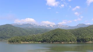 ダムの上を通っていったら、想像以上の景色が見られました