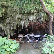洞窟にあるカフェ