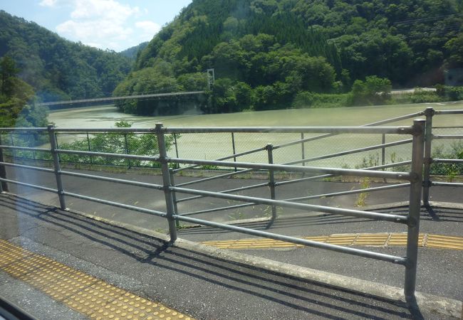 川が見える秘境駅