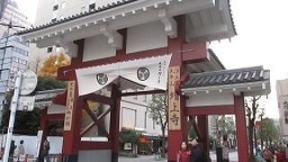 増上寺参道入口の門
