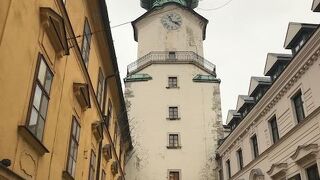 門というよりも見た目は塔