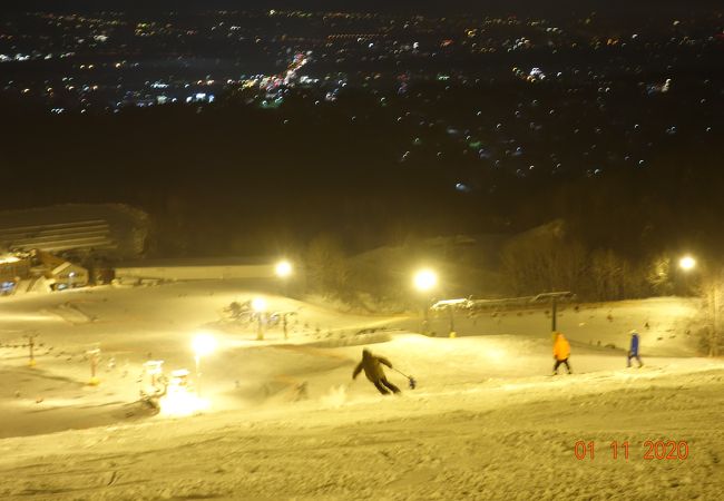 ネットで見るより遥かに素晴らしい北海道旭川市内極寒のスキー場です。2020.01.11.スキー場の気温は氷点下7度。