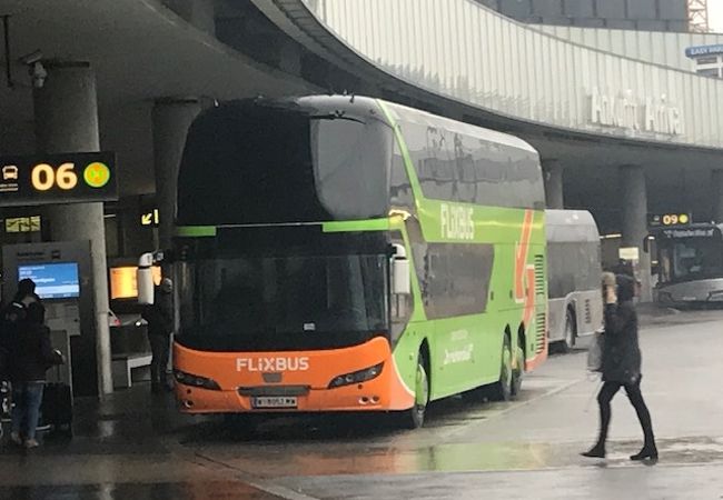 ウィーン空港からブラスチラバへ