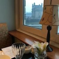 部屋からのインド門です。