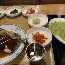 おかずもつきます。