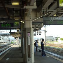 始発駅・新庄のホーム