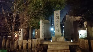 大鳥居をくぐると右に