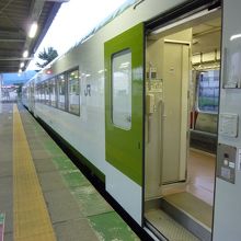 米沢駅停車中の列車