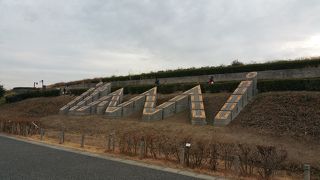 飛行機が見えるスゴイ長い公園