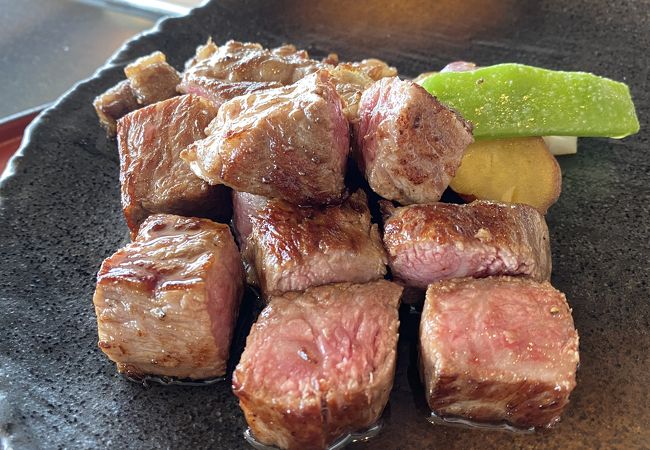 東京湾の絶景と絶品葉山牛＆宮崎牛ステーキ