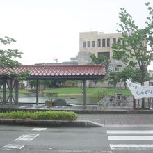 砂走公園あいあい広場の足の湯「えんがわ」