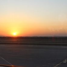 南京空港で向かえた朝日