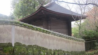 本殿の裏手でひっそりと佇む重要文化財建築です