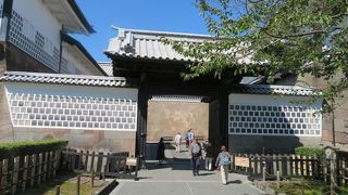 兼六園に近い金沢城の門。今では実質的な表口の役割も
