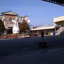 中央広場の真ん前にある立派な洋風の建物 By Bobby Brazil 東映太秦映画村映画文化館のクチコミ フォートラベル