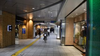 お洒落な三の宮駅の地下街