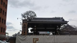 すごく大きい寺院です。