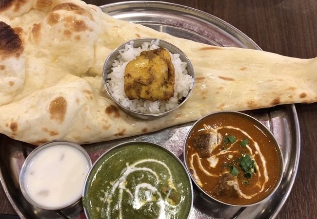 インドとタイ料理を提供するメニュー豊富なアジアンダイニング
