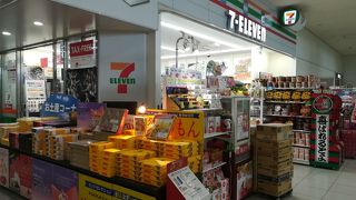 お土産物も扱っています