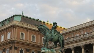 こちらも英雄です