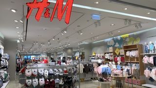 H&M (セントラルワールド店)