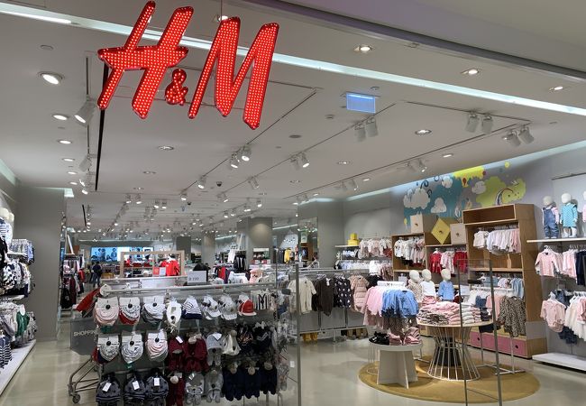 H&M (セントラルワールド店)