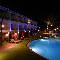 夜のプール綺麗でした