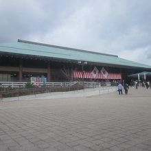 桟橋、をイメージして訪問するとその存在感に圧倒されます