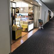 制限区域内の売店