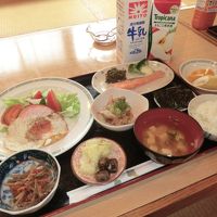 朝食もボリュームたっぷり！