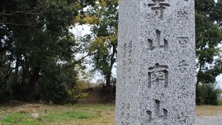 履中天皇陵古墳の外濠に接して築かれた方墳