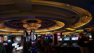 ホテルのロビーに