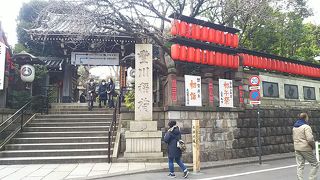 お稲荷さんはとても混んでいました！(*´-`)