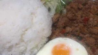 東京駅でガパオ