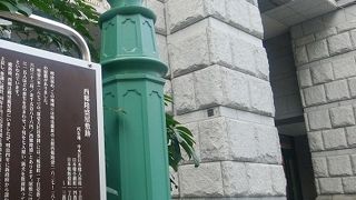 日本橋小学校・幼稚園　図書館もある