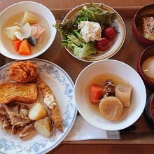 朝食ビュッフェの料理です。北海道の郷土料理、食材を楽しめます