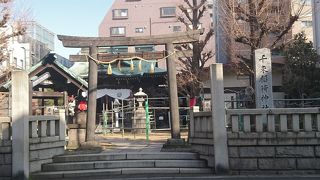 樋口一葉の胸像が必見です