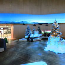 ゲートに向かう途中にできた広場