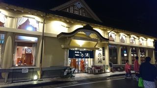 名物の洞窟風呂