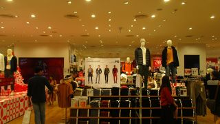 クリスマスシーズンのユニクロ (サイアムパラゴン店)2018