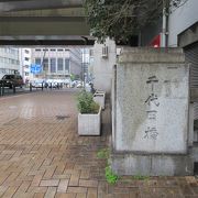 重厚な親柱は昭和初期の雰囲気を感じられます。